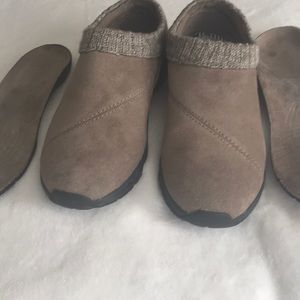 VIONIC  brand clogs. So comfy, EUC, clean removable ensoles. Bought wrong size🙃